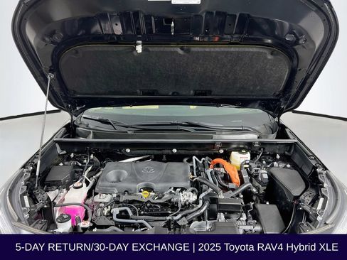 Used 2025 Toyota RAV4 XLE AWD/4WD image 33