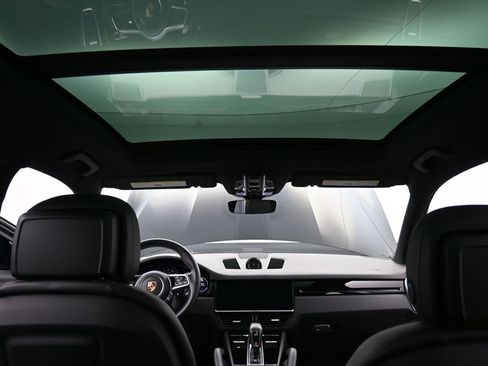 Used 2023 Porsche Cayenne image 17
