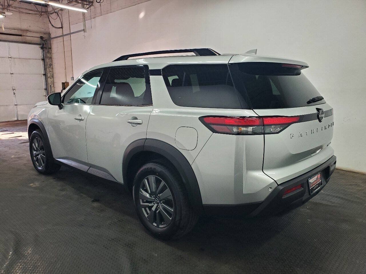 Used 2024 Nissan Pathfinder SV AWD/4WD image 5