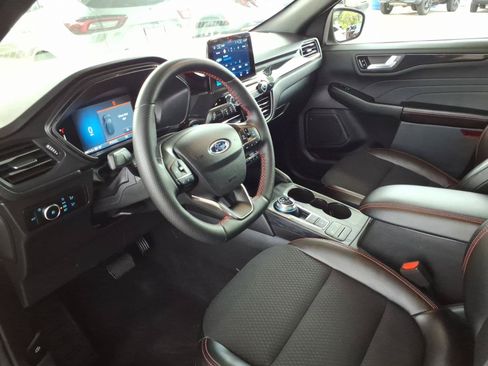 Certified 2025 Ford Escape ST-Line Select AWD/4WD image 8