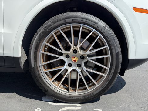 Certified 2023 Porsche Cayenne Platinum Edition AWD/4WD image 8