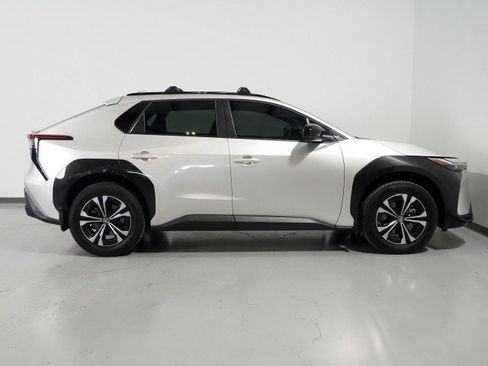 Used 2025 Toyota bZ4X XLE w/ Weather Package image 5