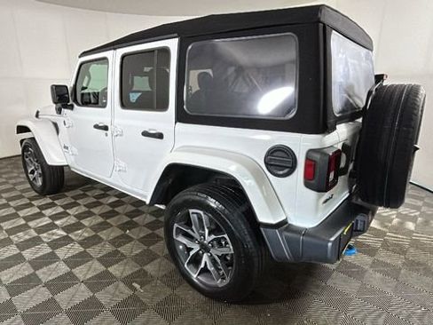 Used 2024 Jeep Wrangler Unlimited AWD/4WD image 5