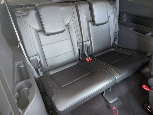 Used 2021 Volkswagen Atlas SE w/ Panoramic Sunroof Package FWD image 22