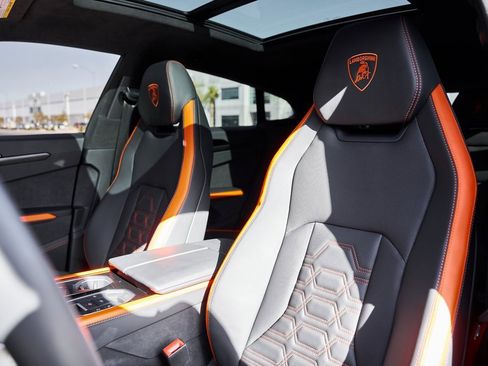 Used 2025 Lamborghini Urus SE image 48
