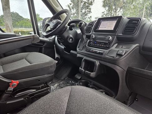 Used 2024 RAM ProMaster 2500 w/ Convenience Group FWD image 13