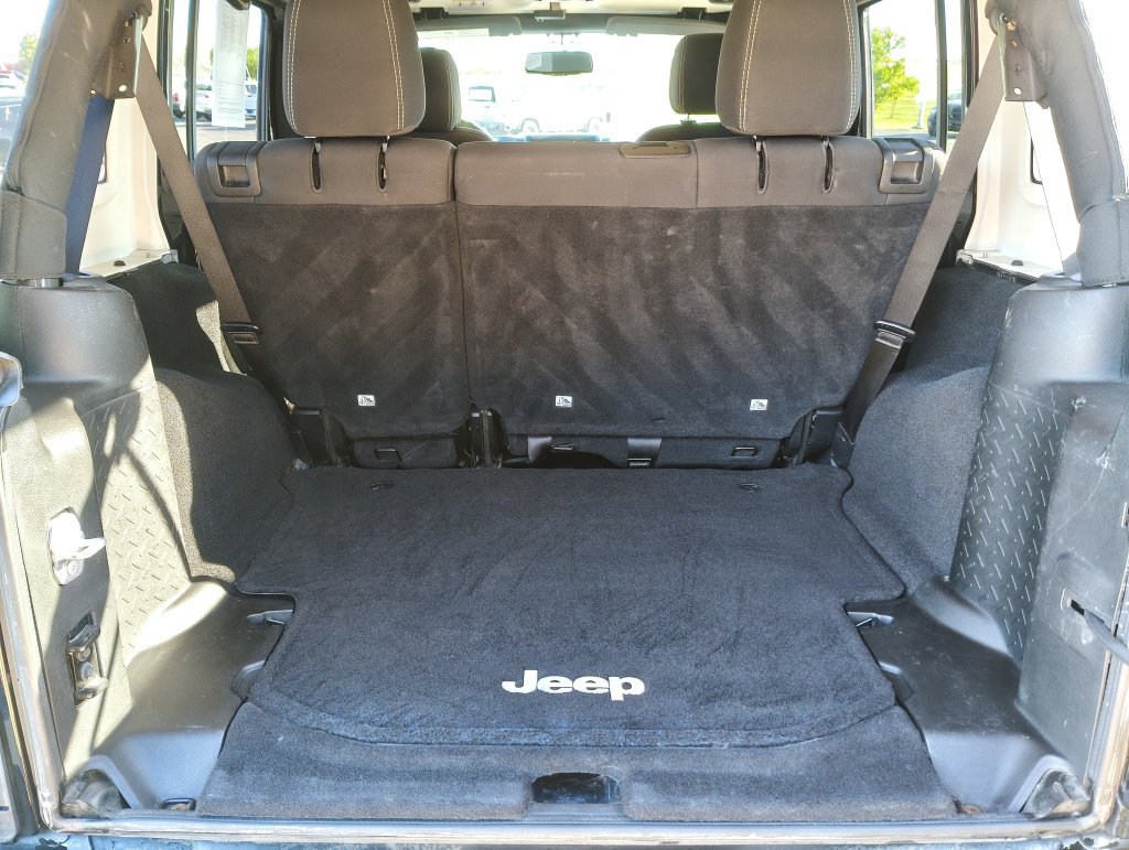 Used 2016 Jeep Wrangler Unlimited Sahara w/ Dual Top Group AWD/4WD image 16