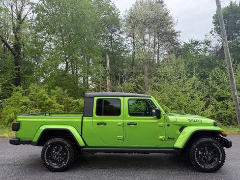 New 2025 Jeep Gladiator Sport image 6