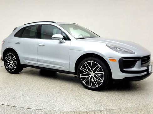 Used 2025 Porsche Macan AWD/4WD image 3