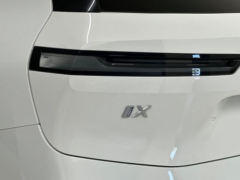Used 2023 BMW iX xDrive50 w/ Premium Package AWD/4WD image 31