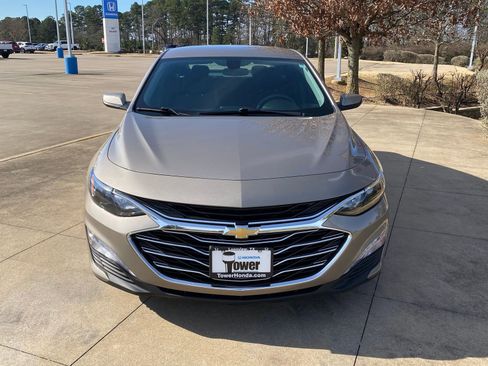 Used 2022 Chevrolet Malibu LT image 2