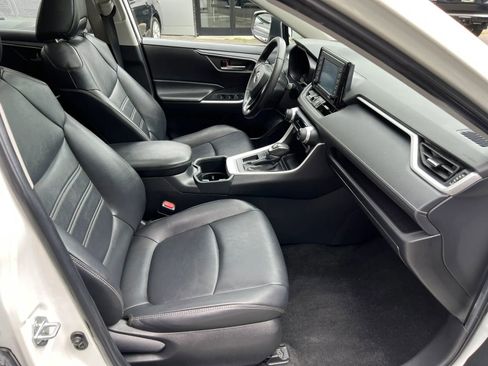 Used 2022 Toyota RAV4 XLE Premium FWD image 8
