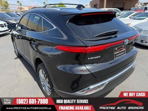 Used 2023 Toyota Venza XLE AWD/4WD image 16