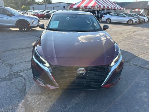 Used 2024 Nissan Altima 2.5 SV FWD image 2