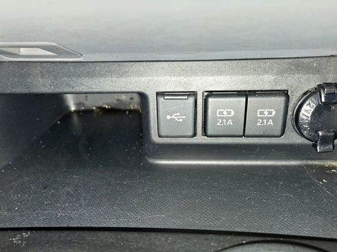 Used 2020 Toyota Highlander XLE image 30