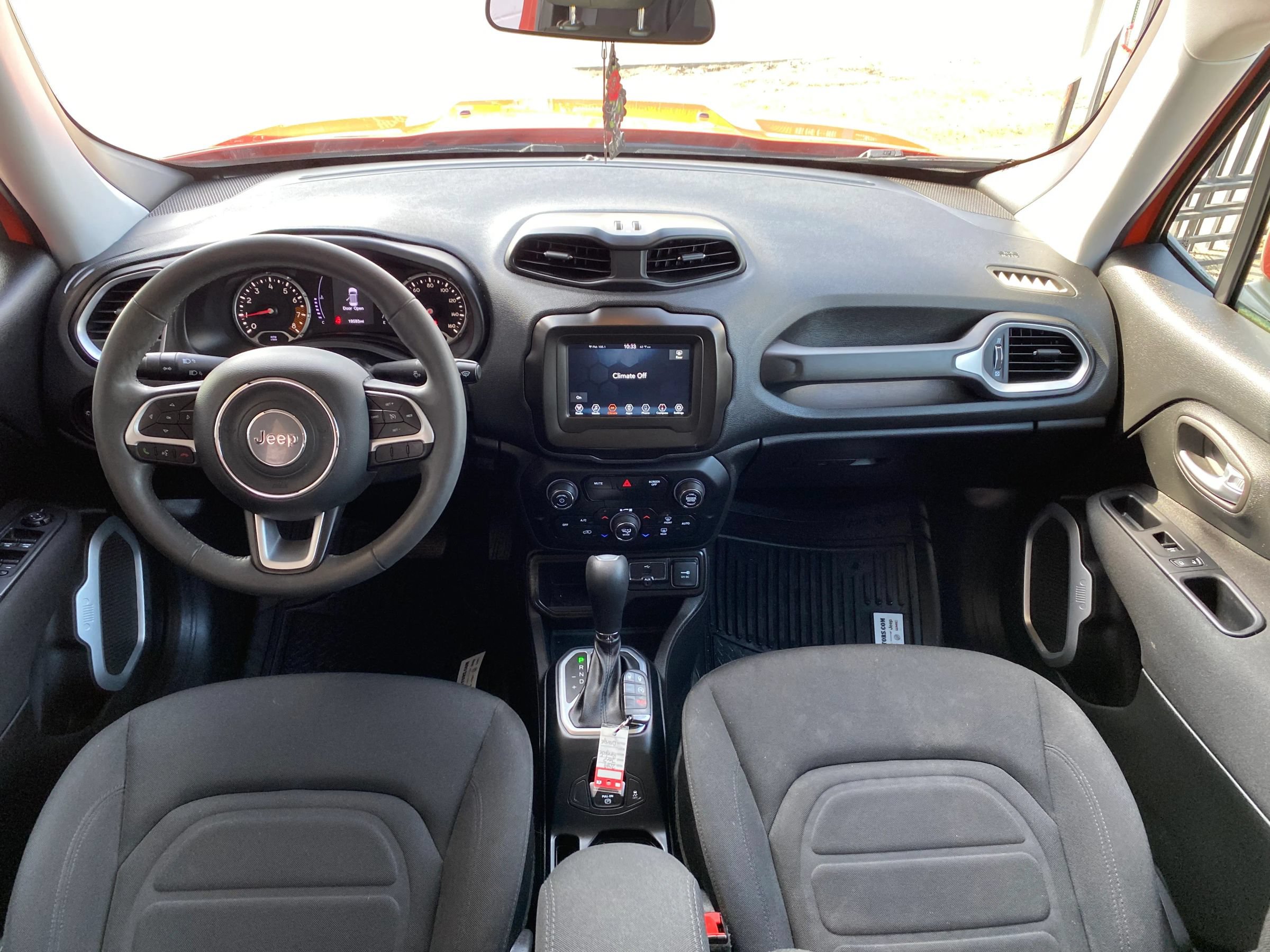 Used 2019 Jeep Renegade Latitude FWD image 4