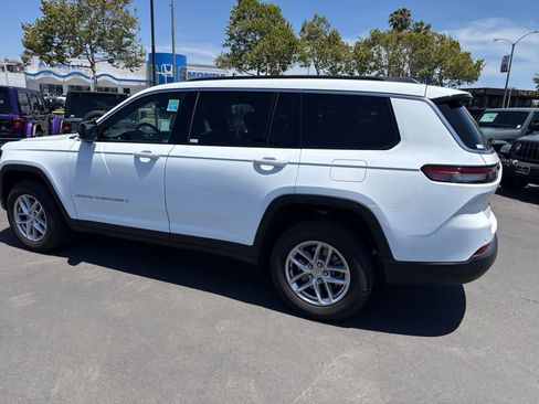 Used 2025 Jeep Grand Cherokee L Laredo RWD image 21