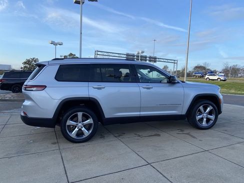 Used 2021 Jeep Grand Cherokee L Limited image 11