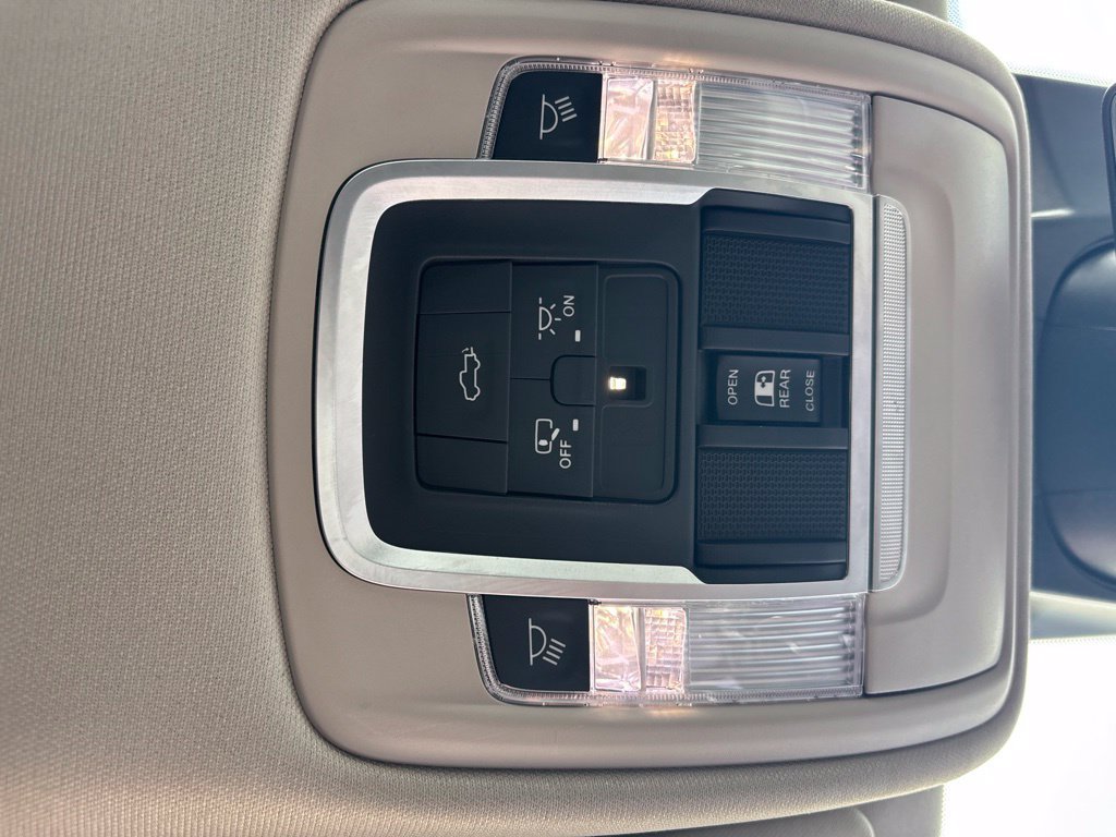 Used 2022 RAM 1500 Laramie AWD/4WD image 23