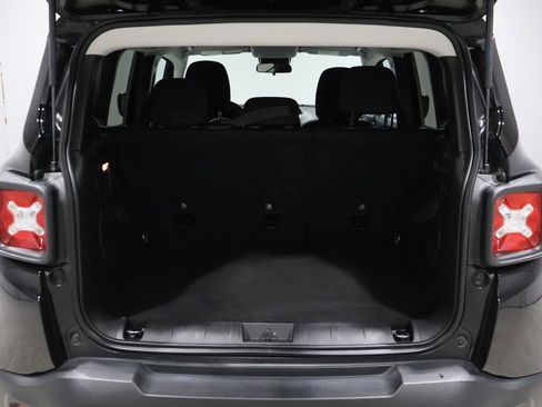 Used 2023 Jeep Renegade Latitude image 4