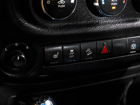 Used 2016 Jeep Wrangler Unlimited Rubicon AWD/4WD image 27