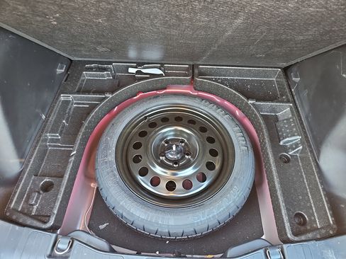 Used 2022 Ford Escape SE w/ SE Sport Appearance Package image 10