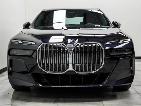 Used 2025 BMW 740i xDrive AWD/4WD image 4