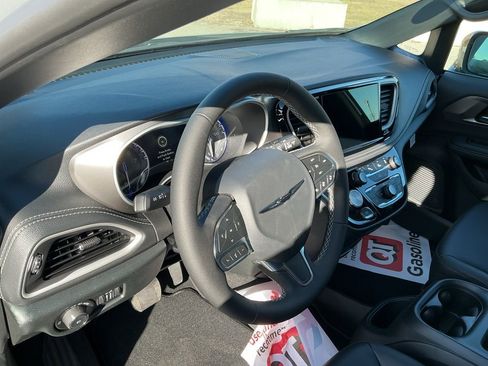 New 2026 Chrysler Pacifica Select image 10