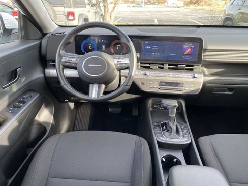 Used 2025 Hyundai Kona SEL image 11
