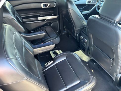 Used 2021 Ford Explorer XLT w/ Equipment Group 202A image 15