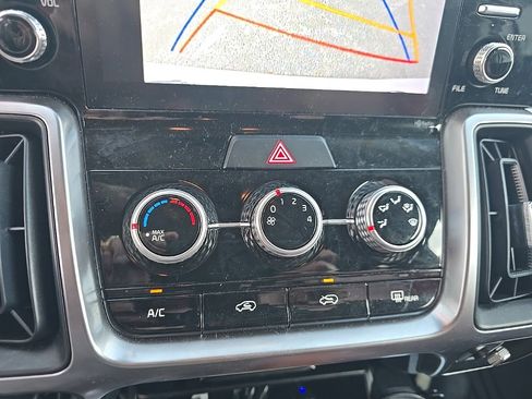 Certified 2023 Kia Sorento LX image 17