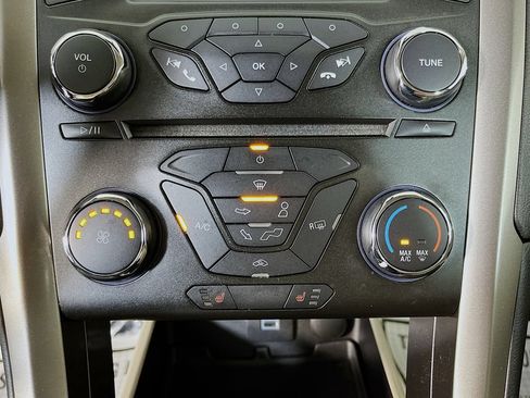 Used 2018 Ford Fusion SE FWD image 22