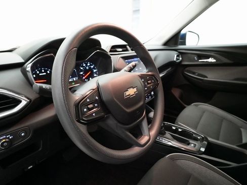 Used 2022 Chevrolet TrailBlazer LT w/ Driver Confidence Package image 8