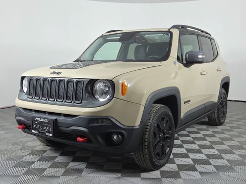 Used 2017 Jeep Renegade Trailhawk AWD/4WD image 3