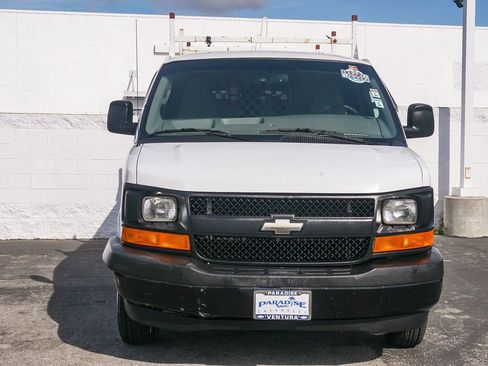 Used 2017 Chevrolet Express 2500 RWD image 2