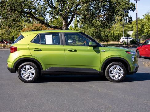 Certified 2022 Hyundai Venue SE w/ Cargo Package FWD image 6