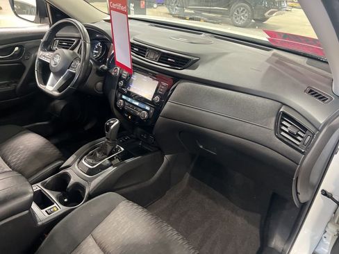 Certified 2020 Nissan Rogue SV w/ Sun & Sound Touring Package image 24