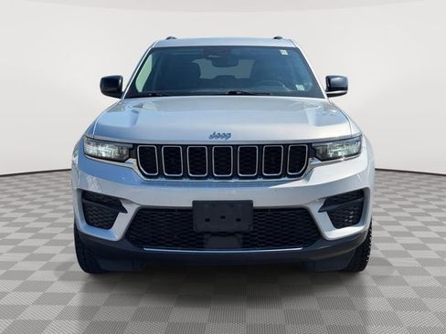 Used 2023 Jeep Grand Cherokee Laredo w/ Luxury Tech Group I AWD/4WD image 2