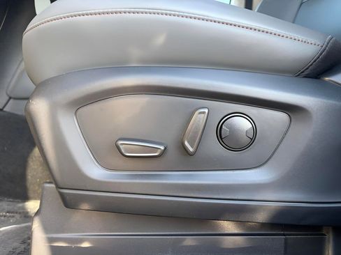 Used 2025 Ford Explorer Active w/ Active Comfort Package image 23