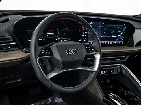 Used 2025 Audi Q5 Premium Plus w/ Premium Plus AWD/4WD image 11