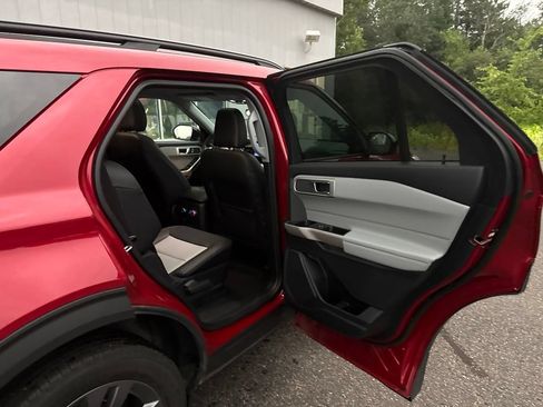 Used 2024 Ford Explorer XLT w/ Equipment Group 202A AWD/4WD image 25
