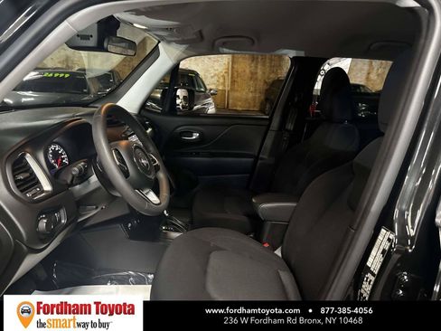 Used 2023 Jeep Renegade Latitude AWD/4WD image 17