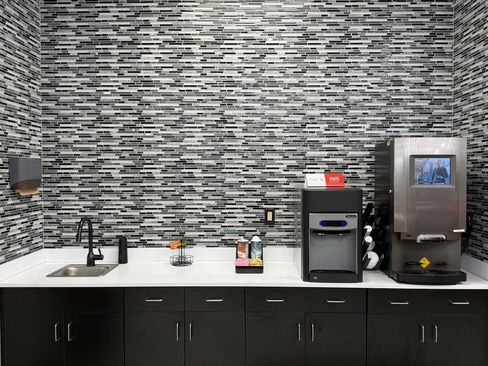 Used 2023 Volkswagen Tiguan SEL R-Line image 24