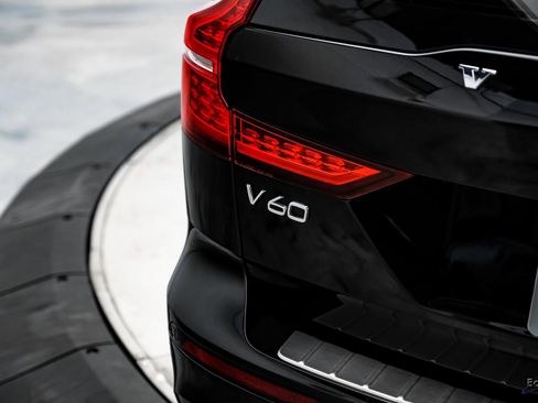 Used 2020 Volvo V60 T5 Momentum w/ Protection Package Premier image 28