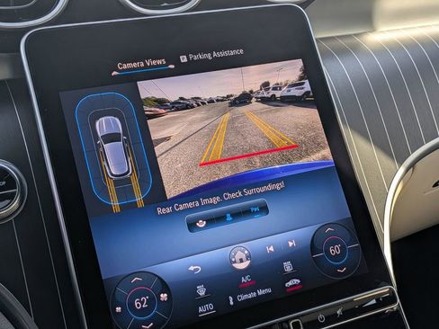 Used 2024 Mercedes-Benz GLC 300 4MATIC image 23