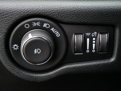 New 2026 Chrysler Pacifica Select image 14