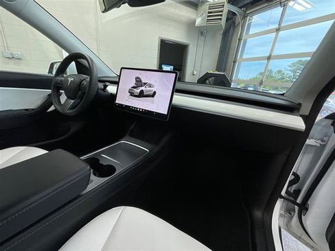 Used 2022 Tesla Model Y Performance AWD/4WD image 28