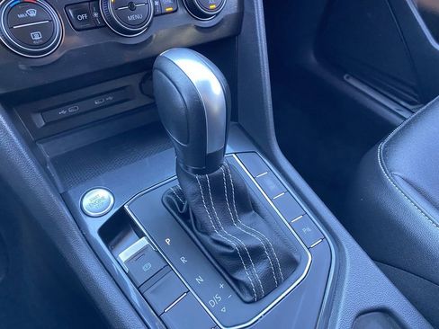 Used 2021 Volkswagen Tiguan SE R-Line image 25