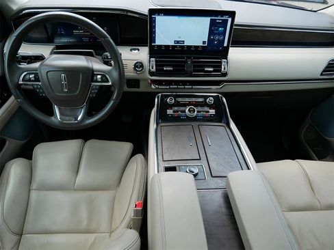 Used 2023 Lincoln Navigator Reserve image 14