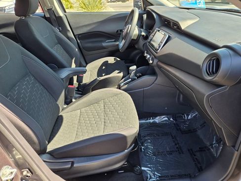 Used 2021 Nissan Kicks S FWD image 19